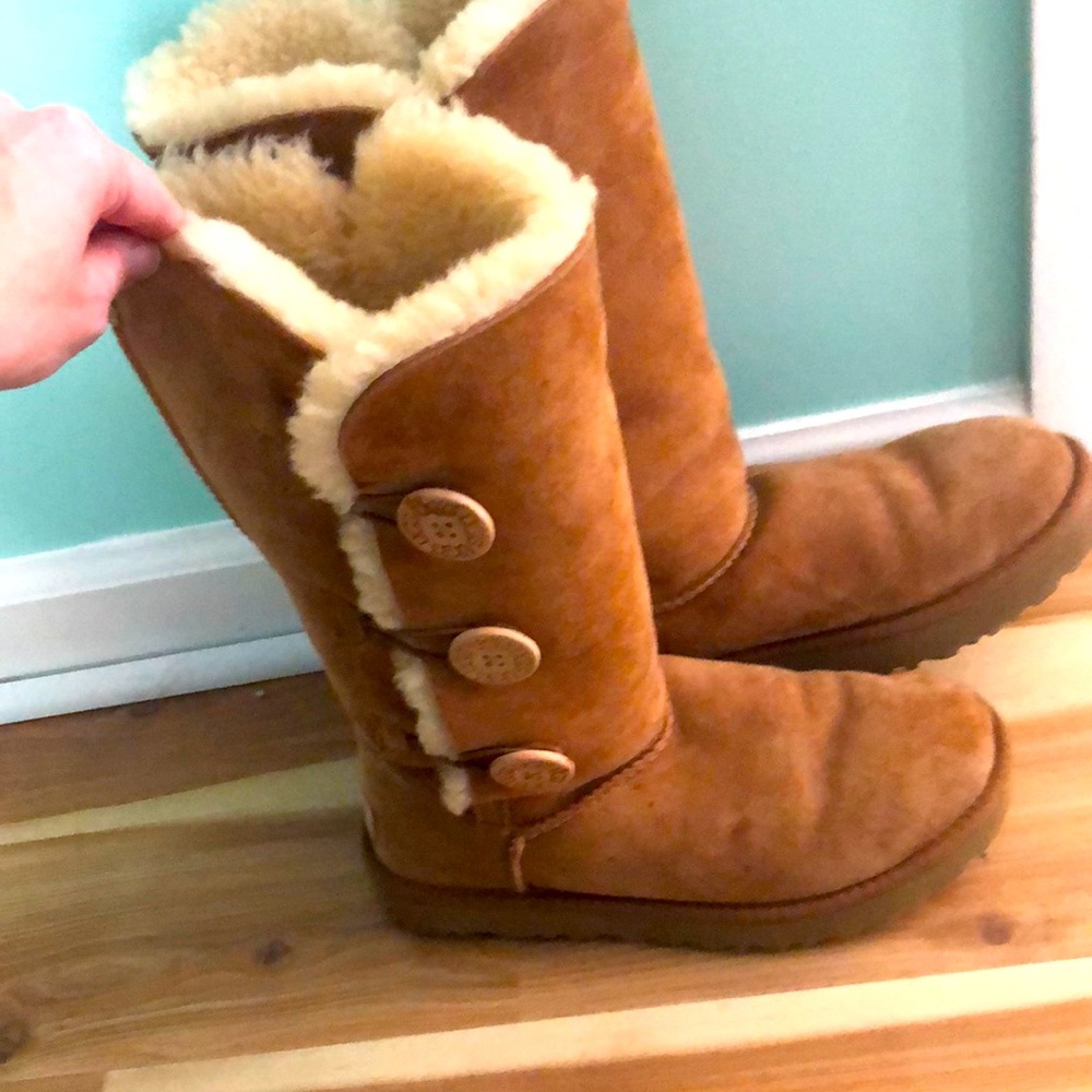 UGG BOOTS size 8